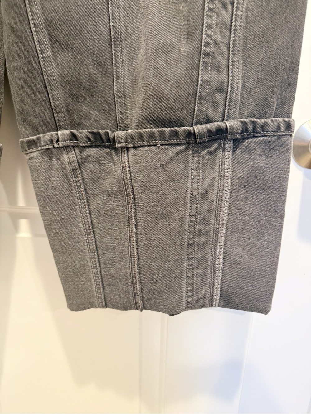 WE THE FREE Olsen Cuffed Cropped Barrel Jeans in Black Wash size 26 - Picture 8 of 14